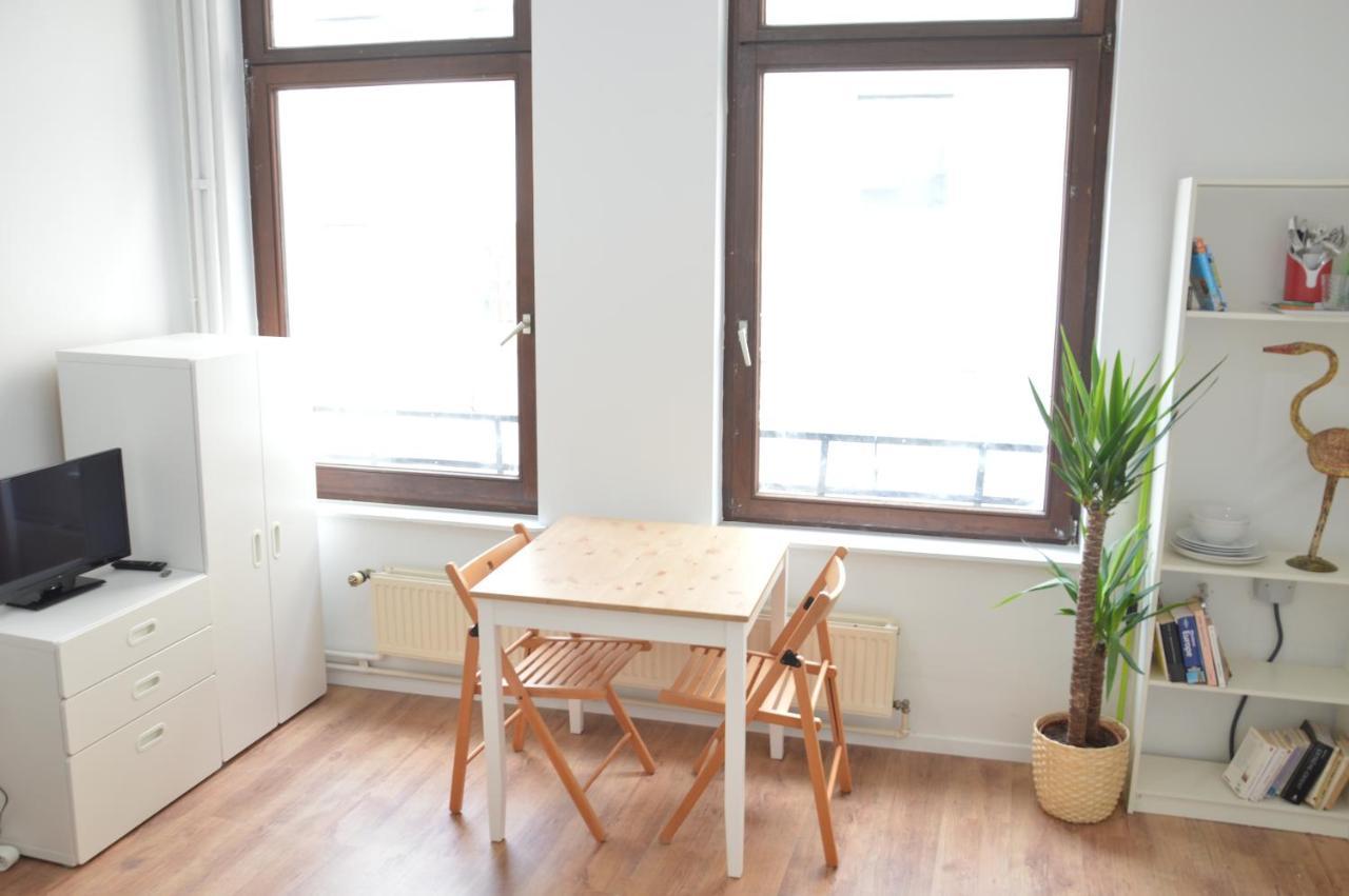 Awesome Studio In Marolles Apartment Brussels Exterior photo